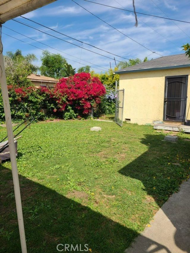 1313 S Broadacres, Compton