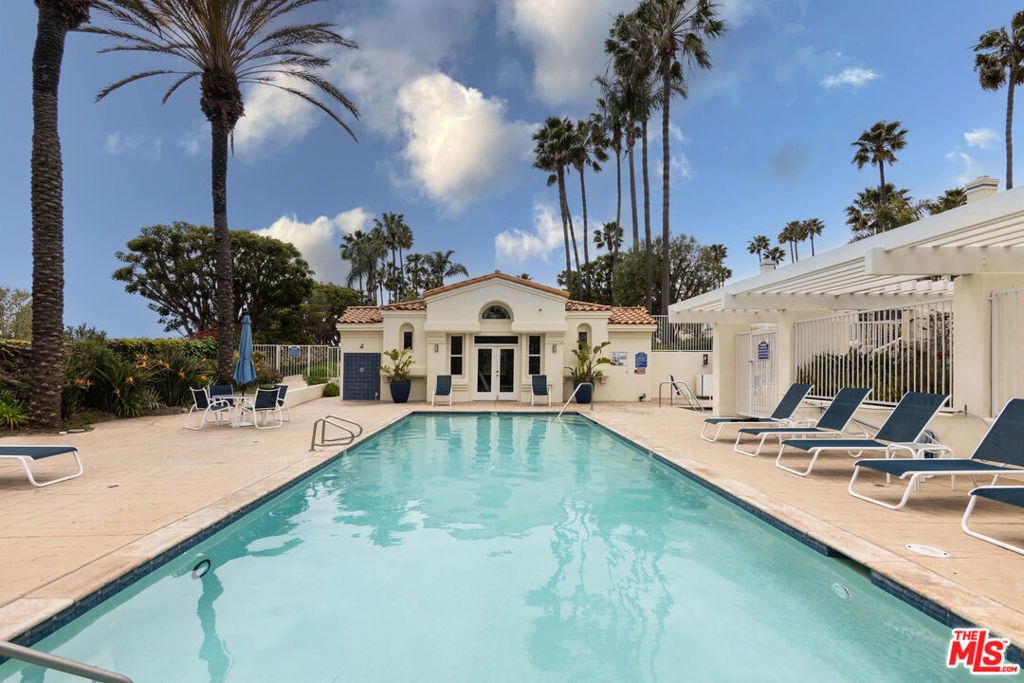 6483 Zuma View Place # 106, Malibu