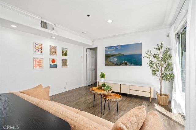 116 S Croft # 102, Los Angeles