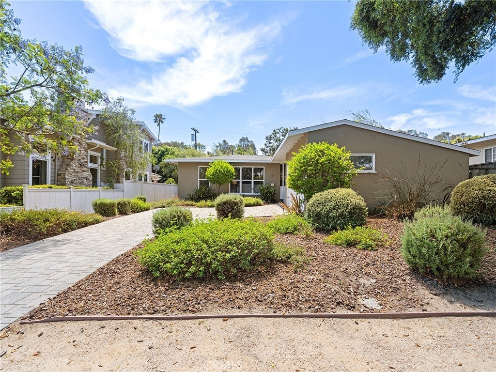 Photo of Listing #PV26077824