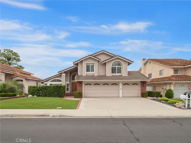 21052 Kensington Lane, Lake Forest