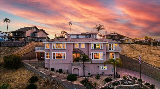 22175 Crusader, Canyon Lake