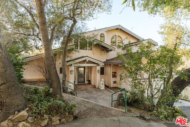229 Muerdago Road, Topanga