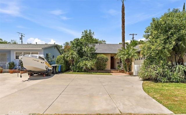 6233 Zelzah, Encino