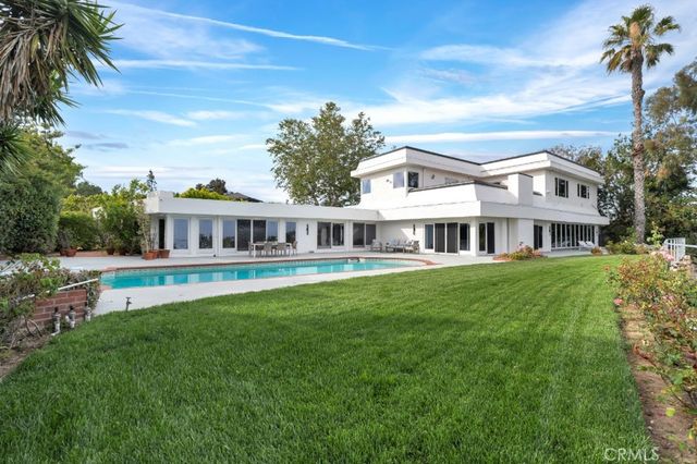 2906 Elvido Drive, Los Angeles