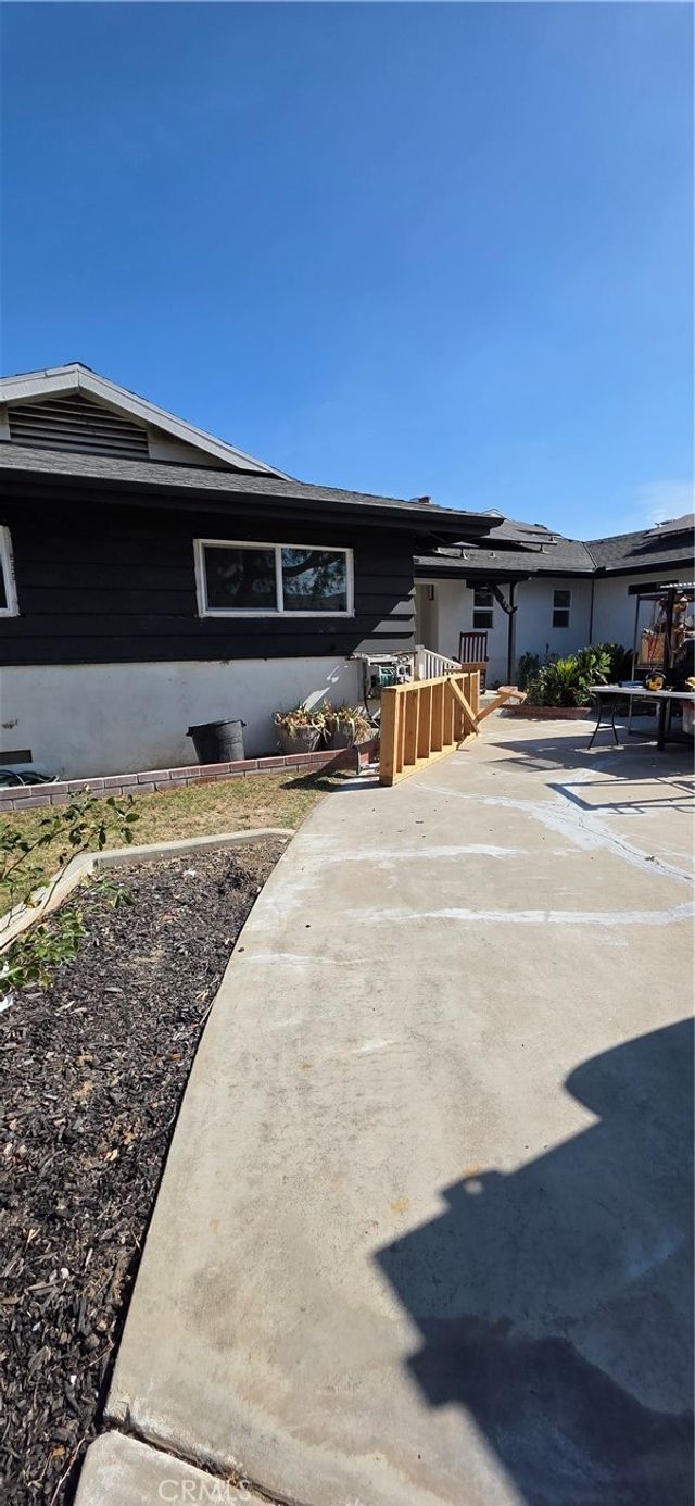 8443 Donna, Jurupa Valley