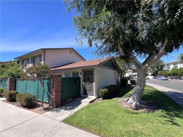 8221 Ginnis Green, Buena Park