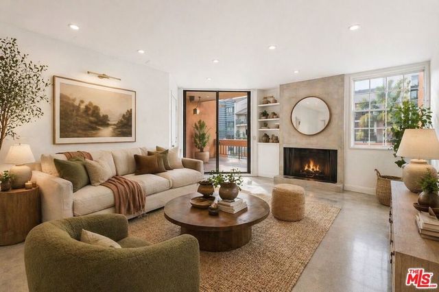 740 N Kings Road # 102, West Hollywood