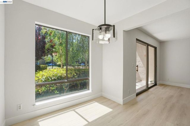 460 N Civic Dr # 106, Walnut Creek
