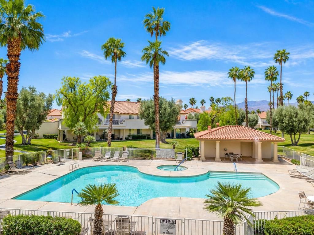 654 Vista Lago Circle N, Palm Desert