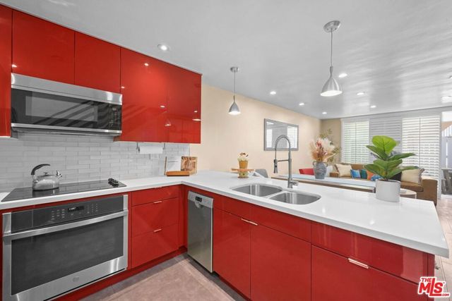 5951 Canterbury Drive # 20, Culver City
