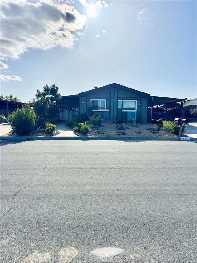 662 Roadrunner Way, Perris