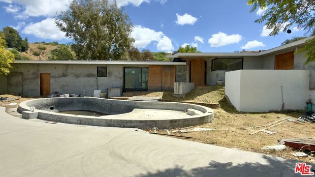 3200 Coldwater Canyon Avenue, Studio City