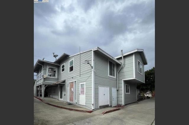 2158 High Street, Oakland