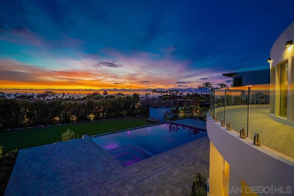 8308 Calle Del Cielo, La Jolla