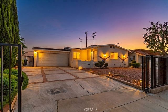 802 E Avenue Q4, Palmdale