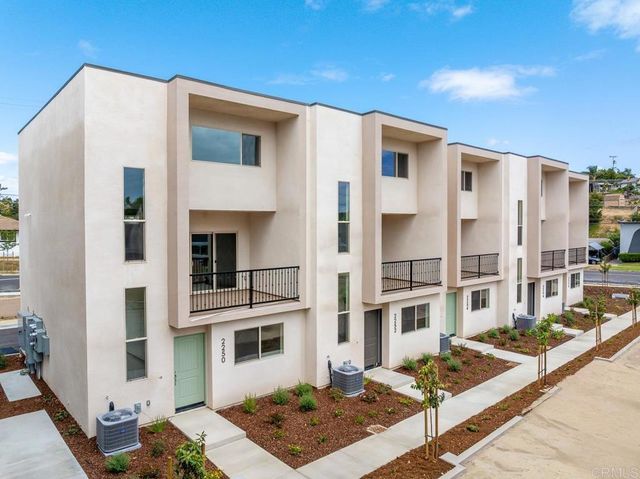 2244 Calle Chanate, Paradise Hills