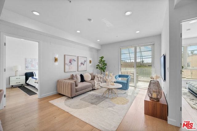 105 S Mariposa Avenue # 204, Los Angeles