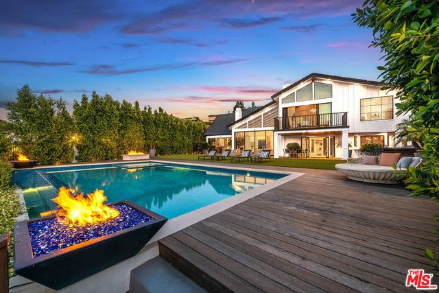 3915 Vista Linda Drive, Encino