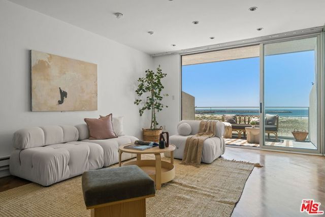 6 Voyage Street # 204, Marina Del Rey