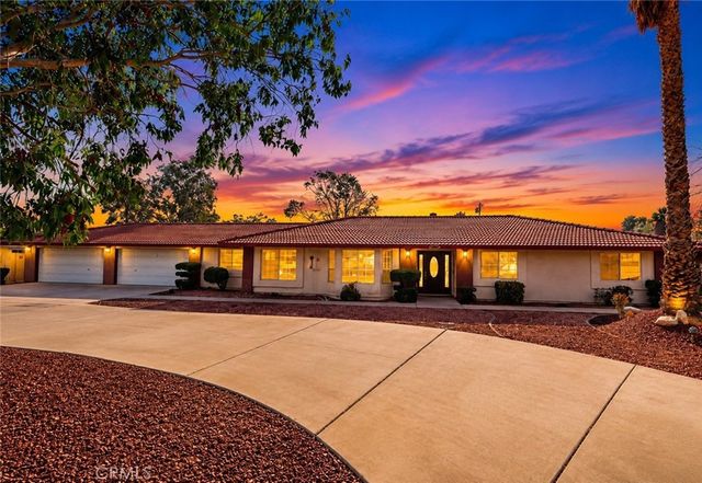 13163 Quapaw Road, Apple Valley