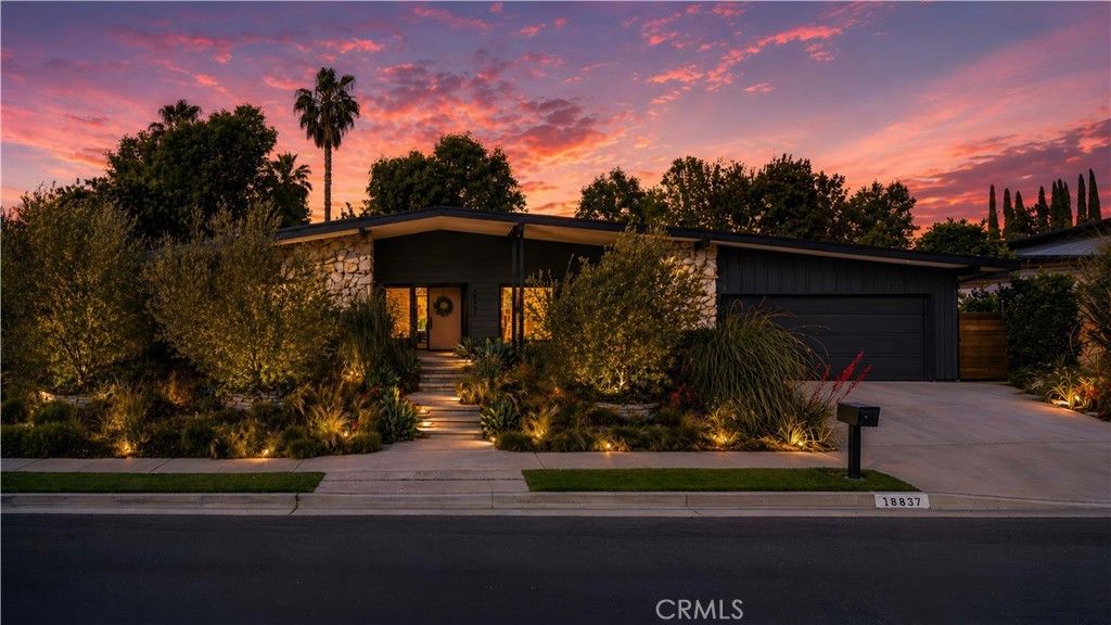18837 Paseo Nuevo, Tarzana
