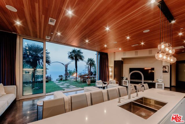 2050 Rambla Pacifico Street, Malibu