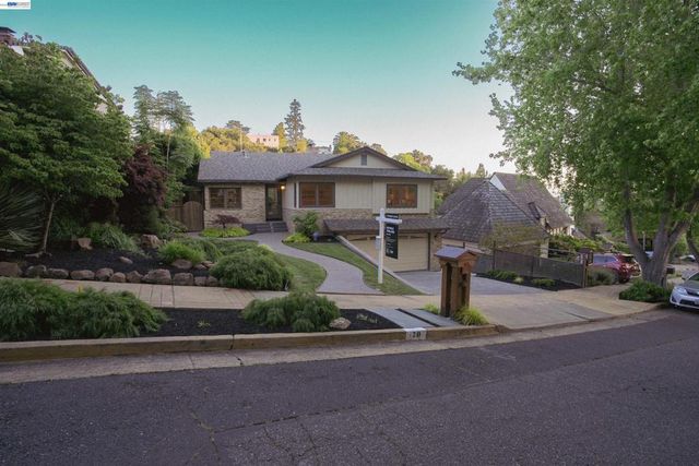 70 St James Pl, Piedmont