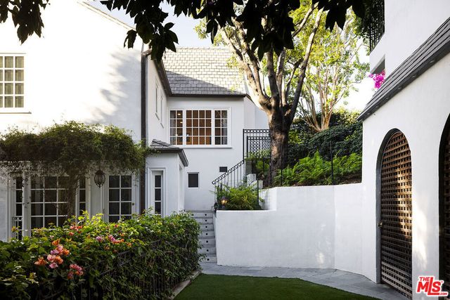 2558 Glendower Avenue, Los Angeles