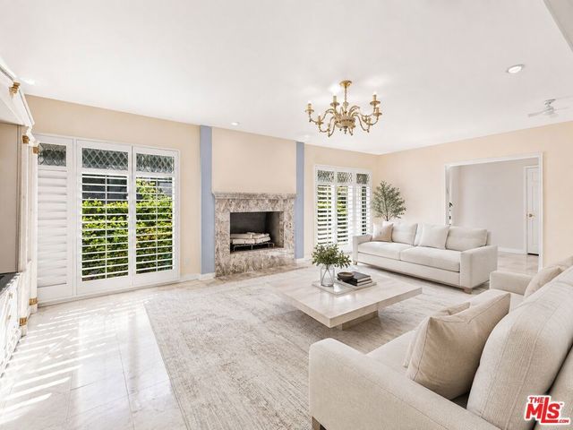 1118 Roscomare Road, Los Angeles