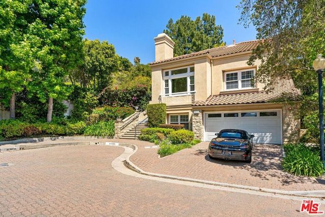 11829 Henley Lane, Los Angeles