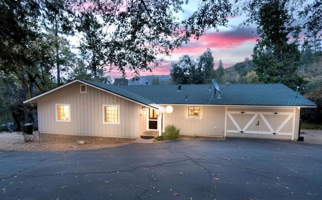 51159 Road 632, Oakhurst
