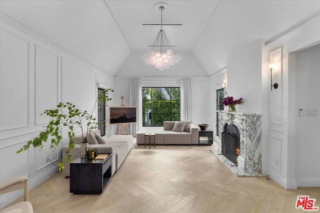 161 S Laurel Avenue, Los Angeles