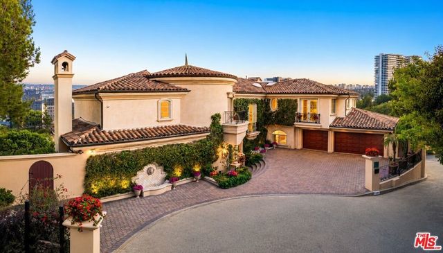 1260 St Ives Place, Los Angeles
