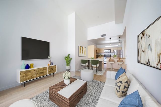 630 W 6th # 616, Los Angeles