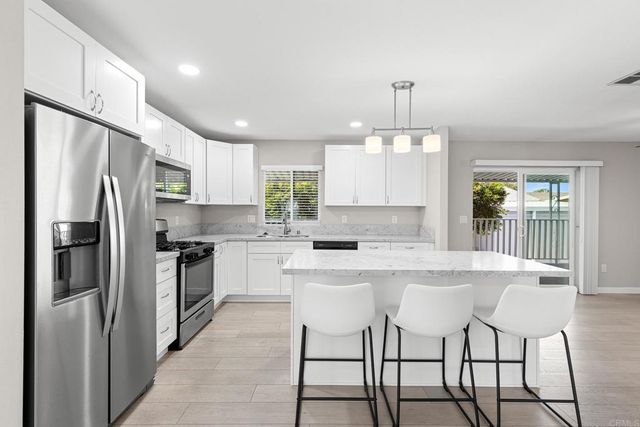 525 W El Norte Parkway # Spc 206, Escondido