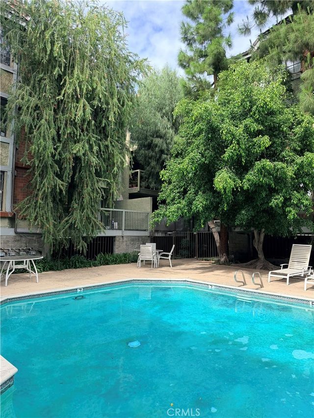 18324 Clark Street # 120, Tarzana