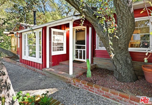 21042 Entrada Road, Topanga
