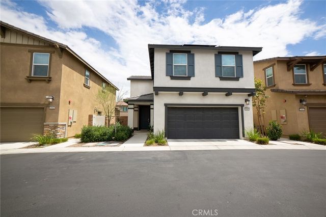 2464 Gunner Ridge, Rialto