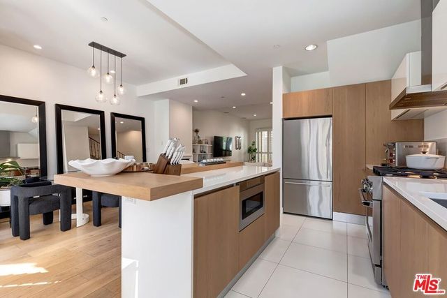 841 Westmount Drive # 116, West Hollywood