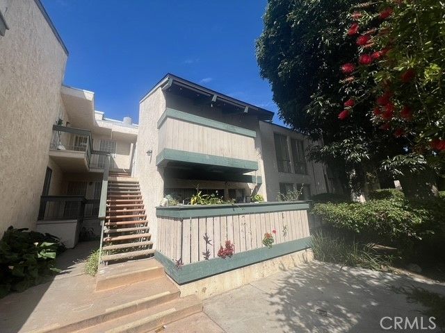 8601 International # 224, Canoga Park