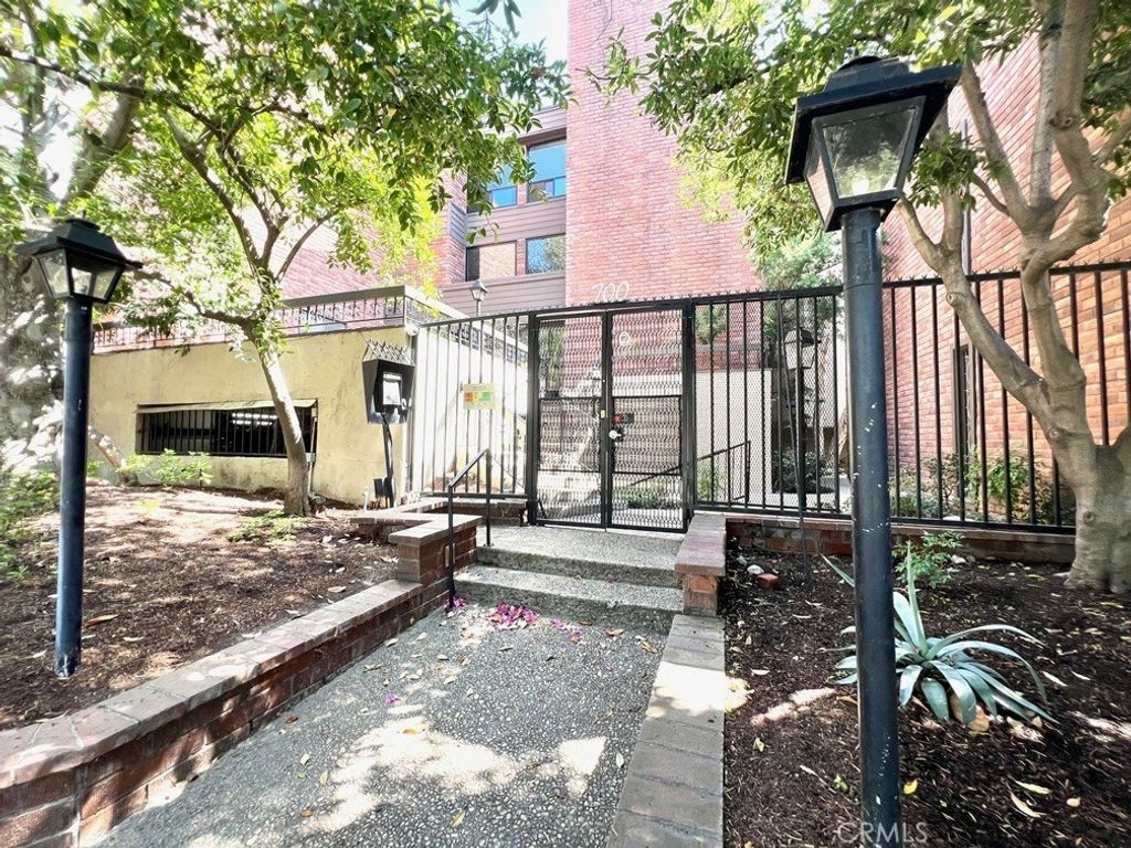 700 S Lake Avenue # 111, Pasadena