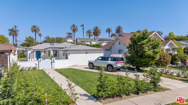 1152 S Windsor Boulevard, Los Angeles