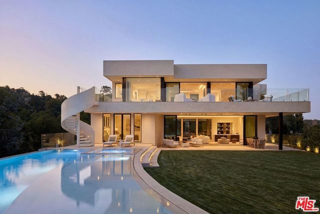 2700 Woodstock Road, Los Angeles