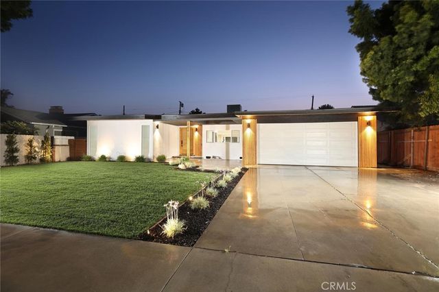 10415 Bevis Avenue, San Fernando