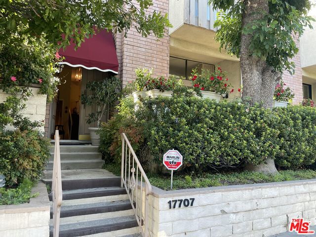 17707 Magnolia Boulevard, Encino