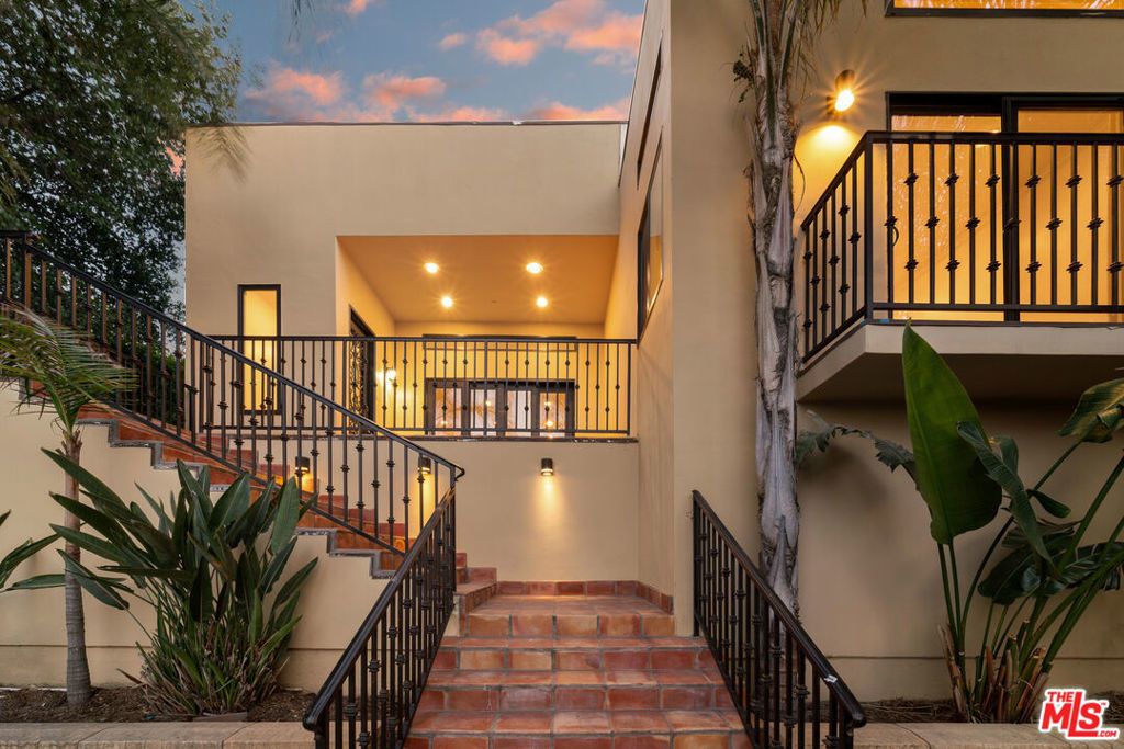22202 Avenue San Luis, Woodland Hills