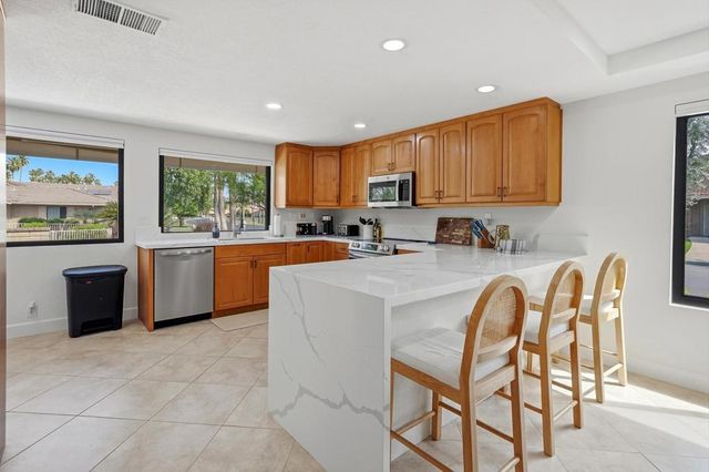 2 Maximo Way, Palm Desert