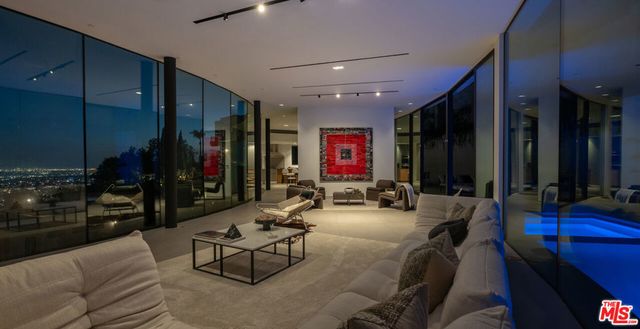 9277 Thrush Way, Los Angeles