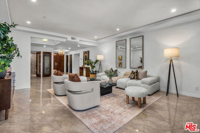 125 N Gale Drive # 306, Beverly Hills